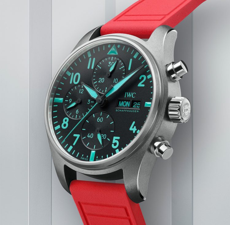 PILOT’S WATCH CHRONOGRAPH 41 EDITION “MERCEDES-AMG PETRONAS FORMULA ONE™ TEAM” angle shot