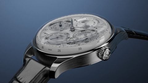 Vídeo de producto del reloj Eternal Calendar que ofrece múltiples vistas del reloj.