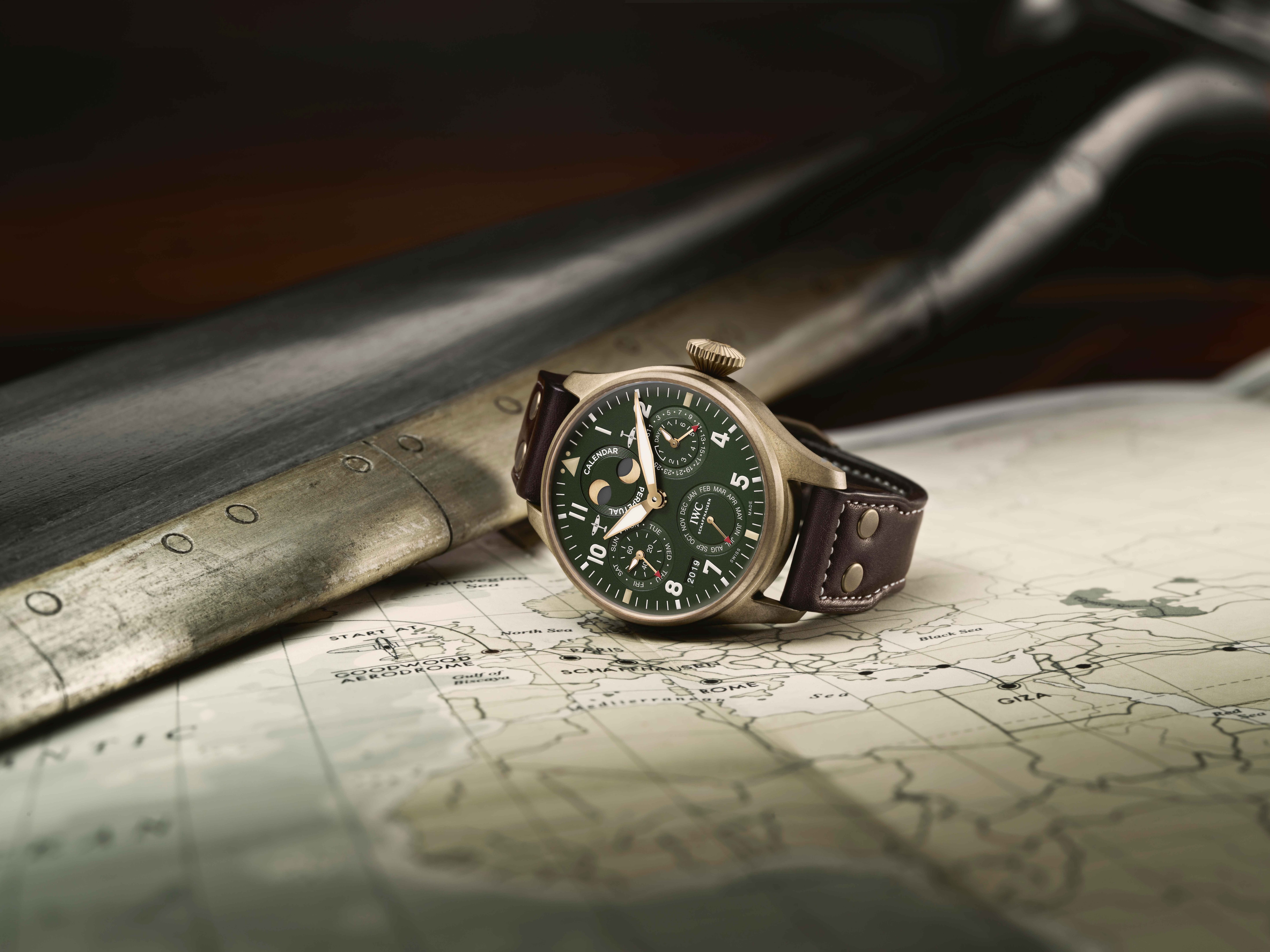 IWC万国表喷火战机大型飞行员万年历腕表(型号:IW503601)